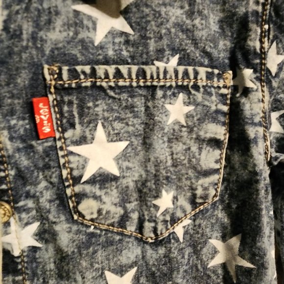 Girls Levis Size small Star Print Button Up Shirt - Picture 3 of 8